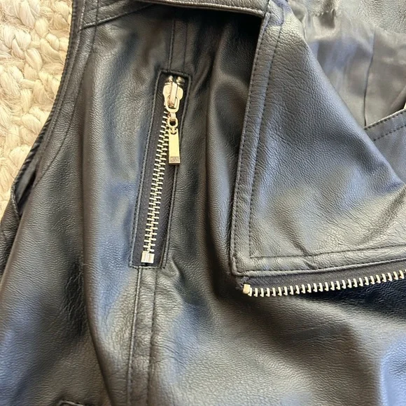 ARDEN B Black Faux Leather Moto Vest Silver Zipper Sleeveless Jacket Medium - Picture 7 of 9